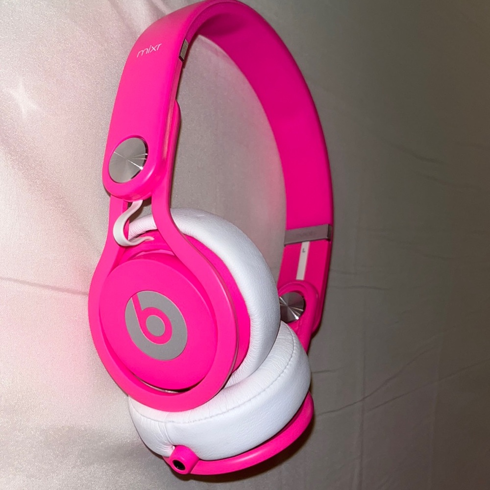 Beats “mixr” by Dre in Neon Pink (limited-edition)